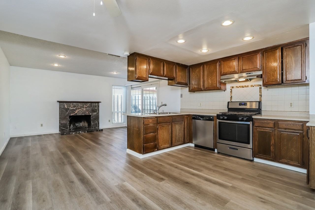 9463 Fort Worth Way - Photo 5 of 15