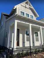 featured image of 942 Auction Aly