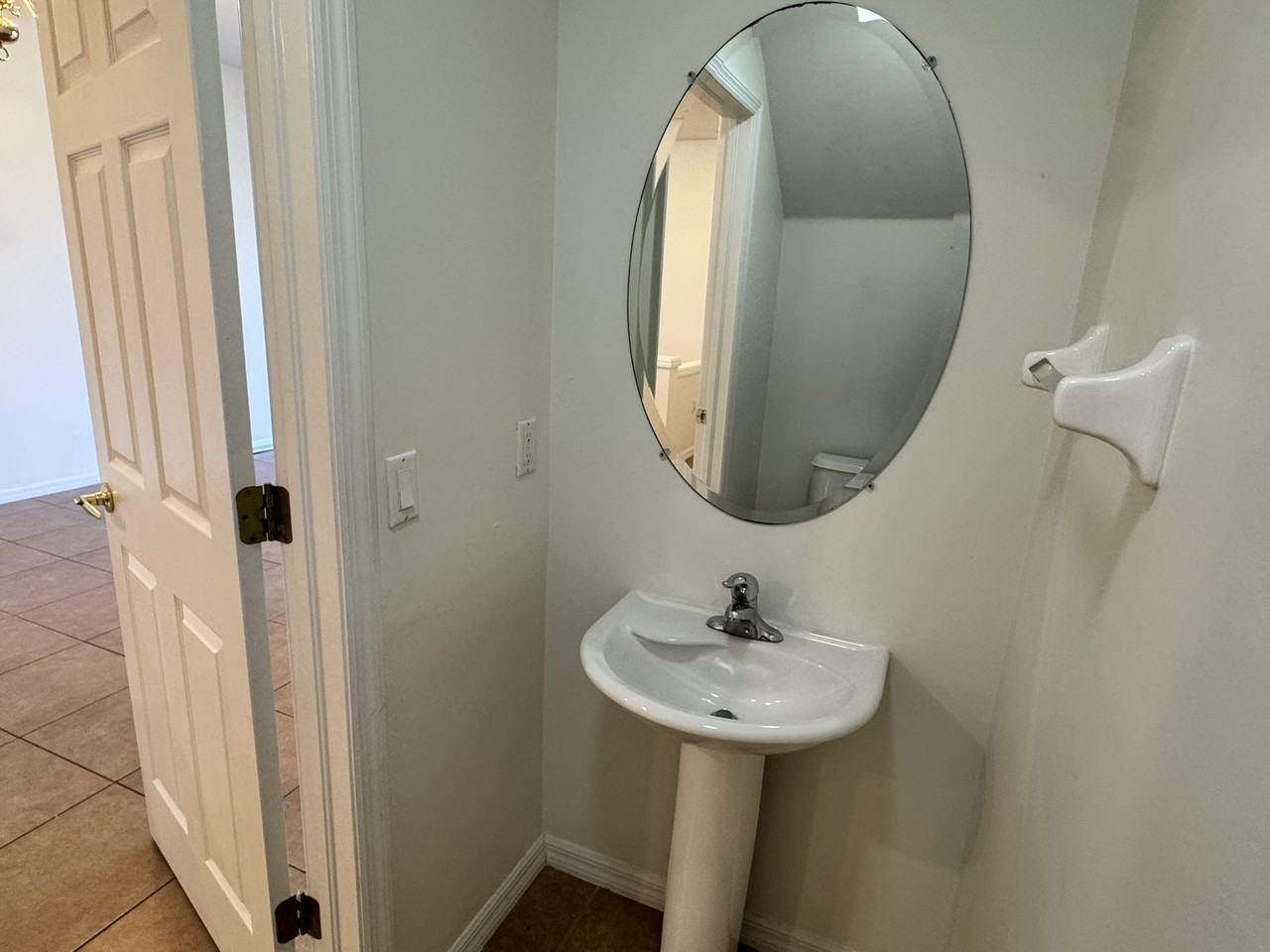 860 Hampton Cir #1 - Photo 5 of 31