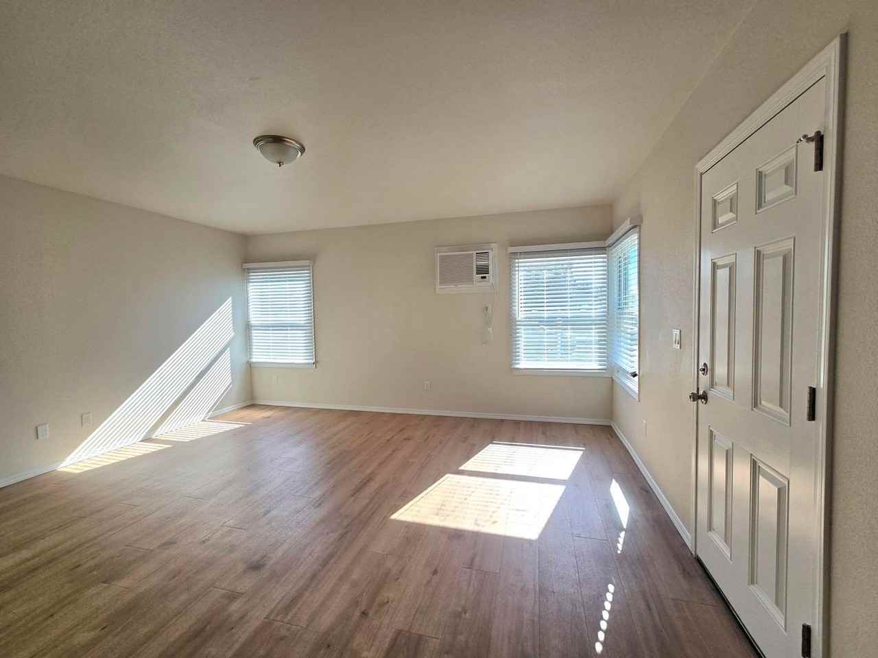713 W Bonneville St - Photo 2 of 16