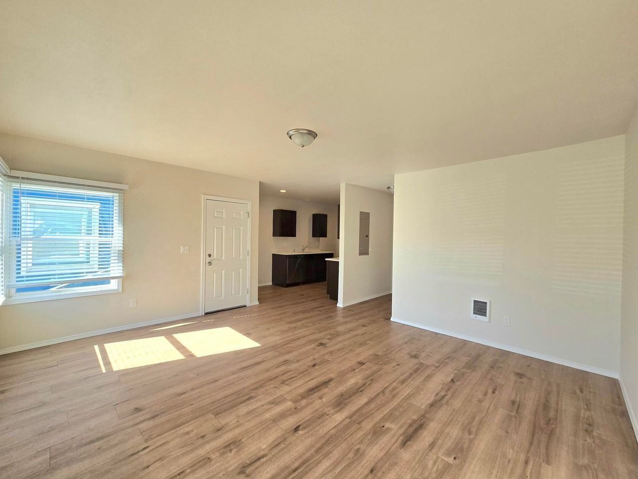 713 W Bonneville St - Photo 3 of 16