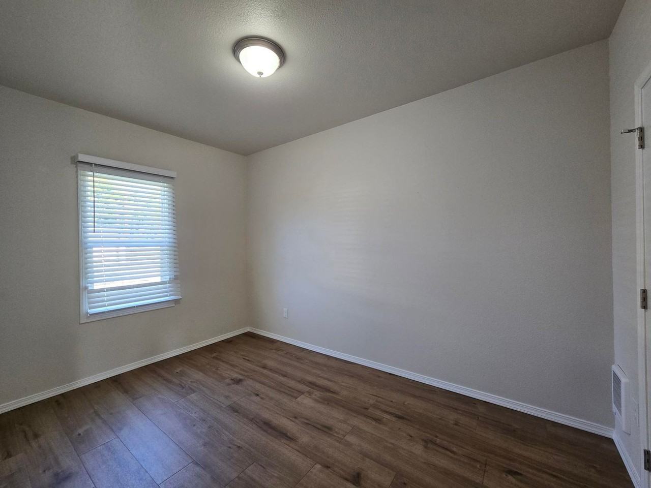 713 W Bonneville St - Photo 6 of 16