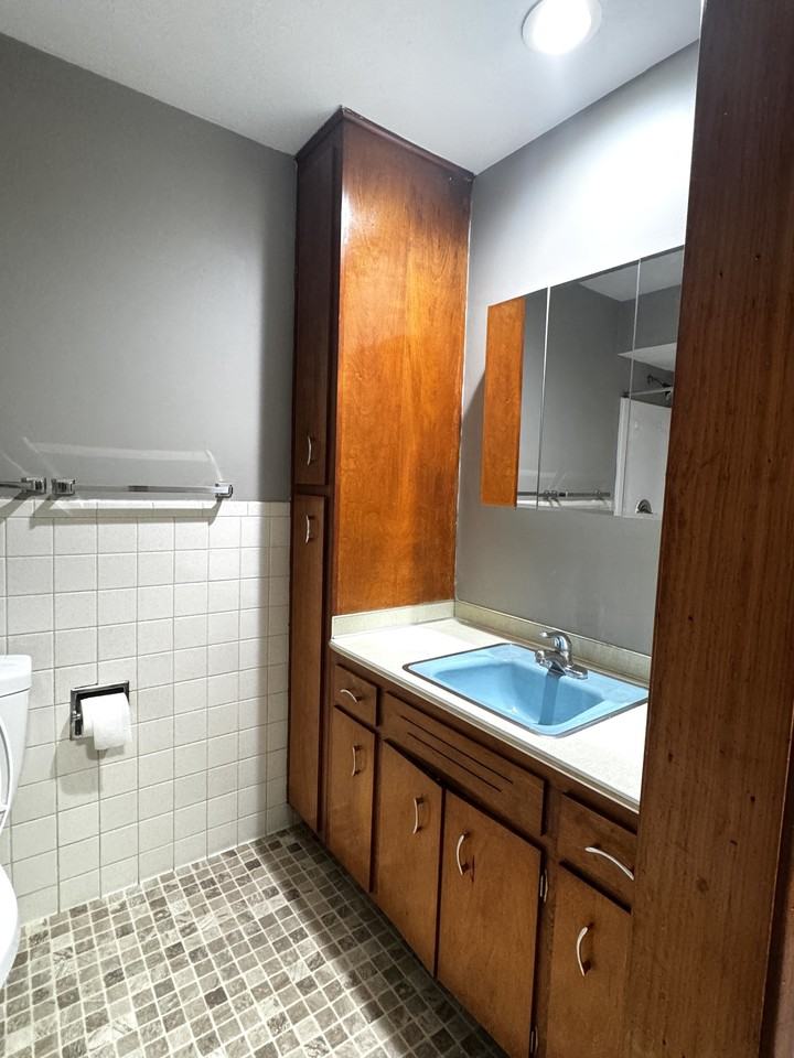 2424 Holmes St #2 - Photo 5 of 16
