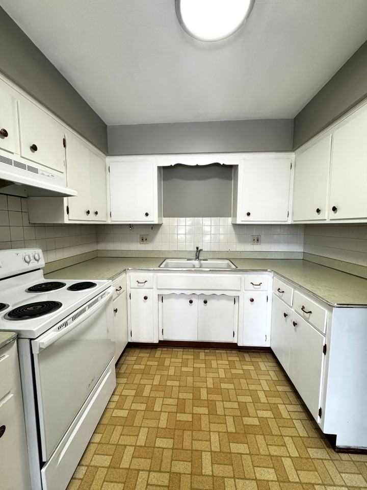 2424 Holmes St #2 - Photo 6 of 16
