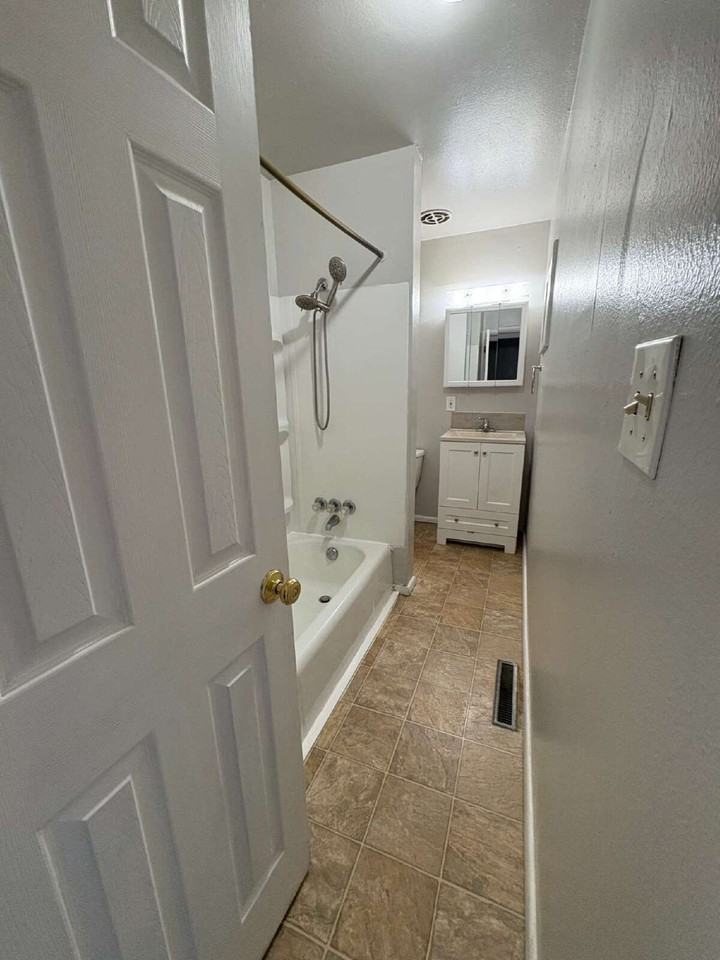 3132 Illinois Avenue - Photo 5 of 9