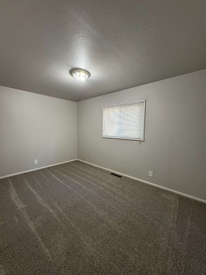 3132 Illinois Avenue - Photo 7 of 9