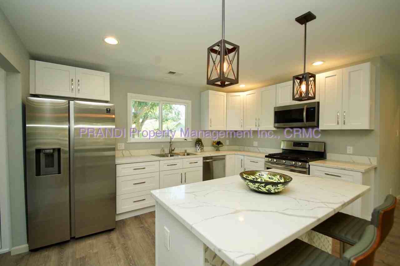 129 Mabry Way - Photo 3 of 18