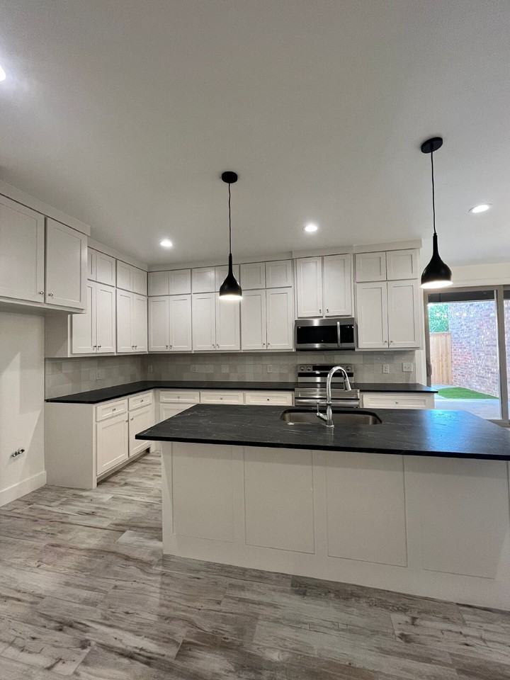 5102 58th St - Photo 5 of 19