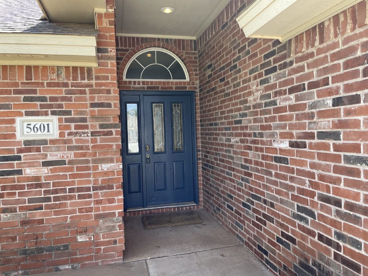 5601 100th St - Photo 2 of 20