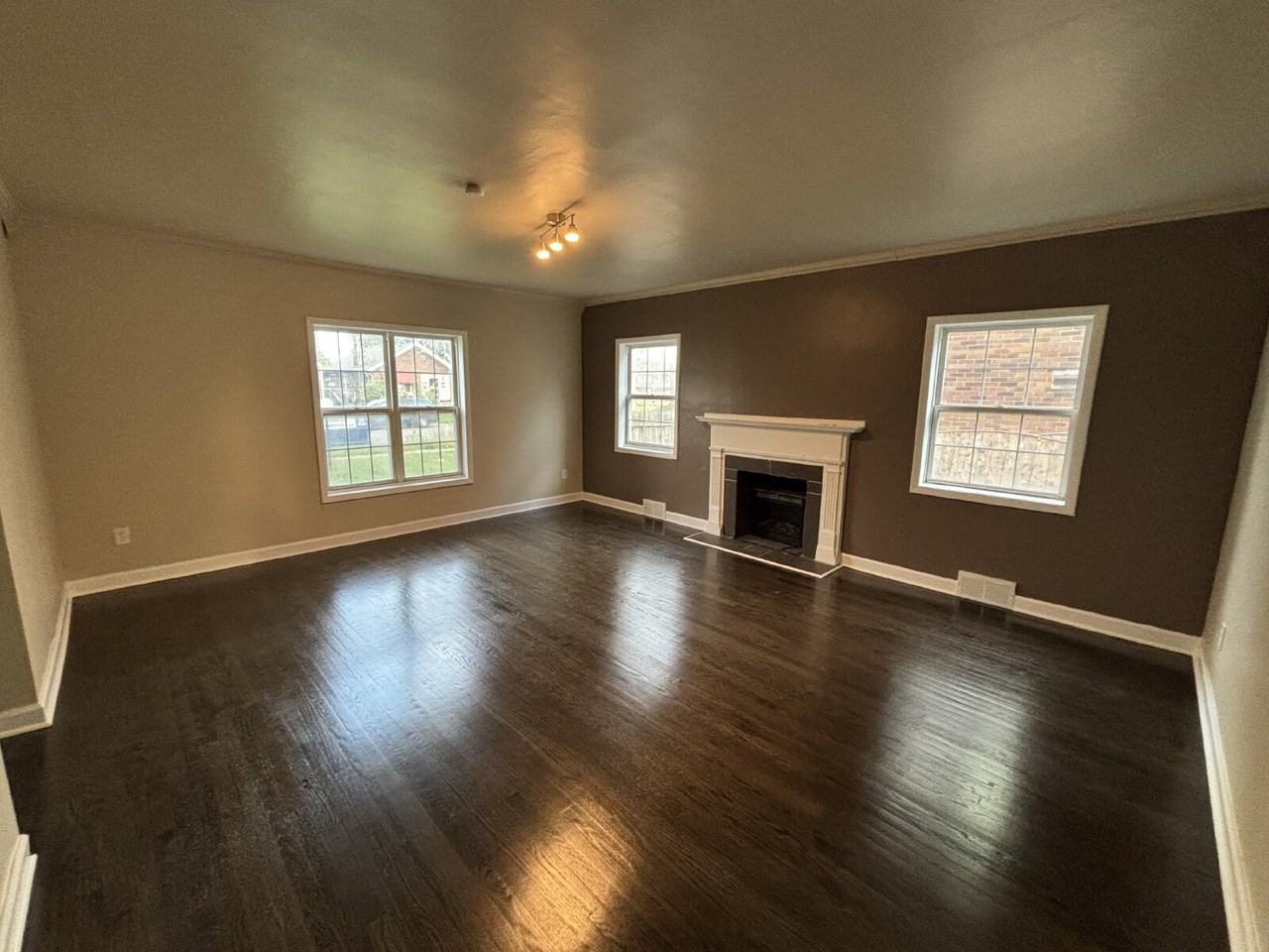 356 Roosevelt St - Photo 2 of 14