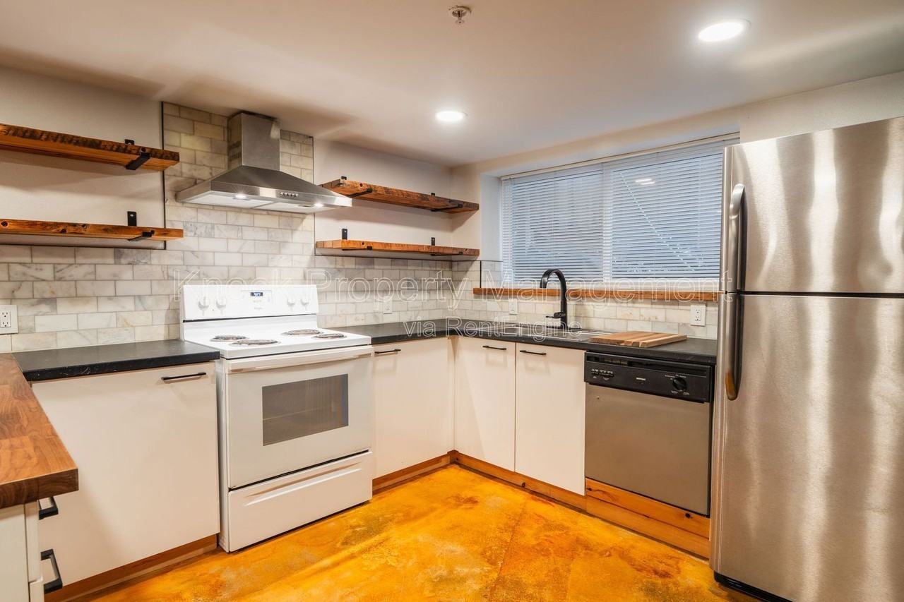 1815 Nw Hoyt St #1 - Photo 6 of 31