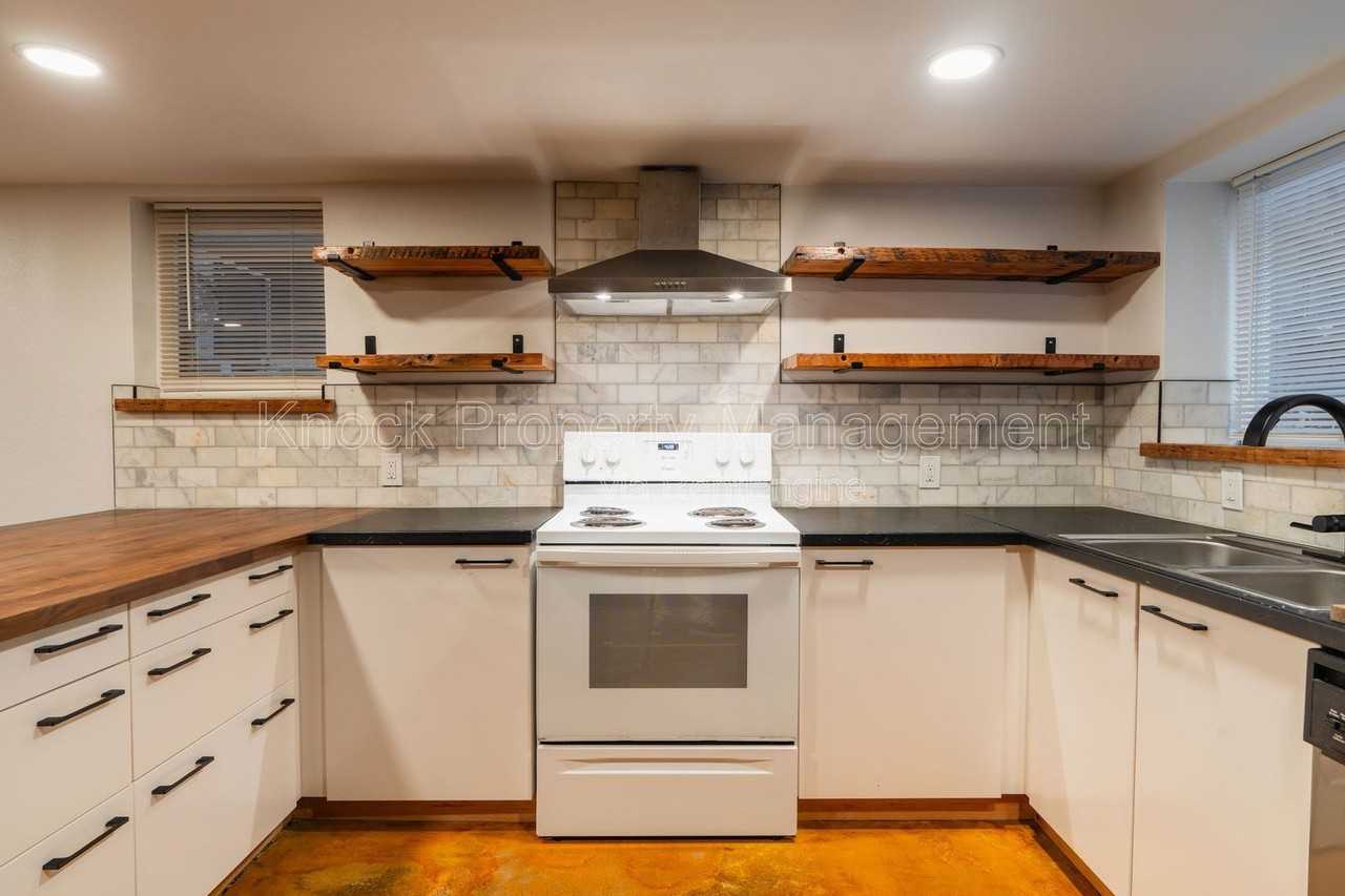 1815 Nw Hoyt St #1 - Photo 2 of 31