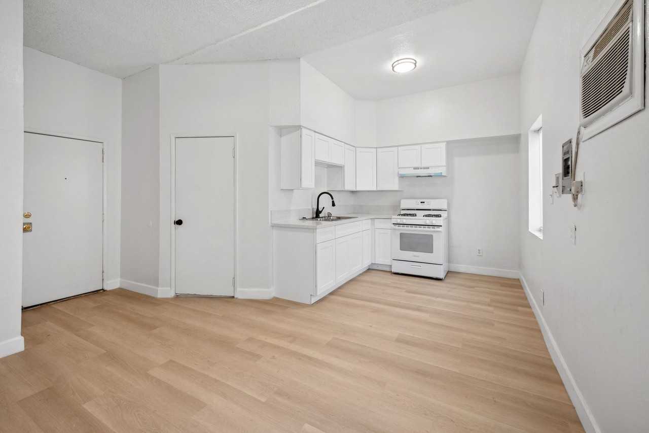 Apartment Community in Lincoln Heights - Photo 5 of 36