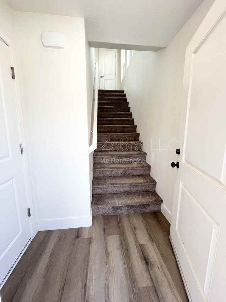 440 Olive Way - Photo 3 of 27