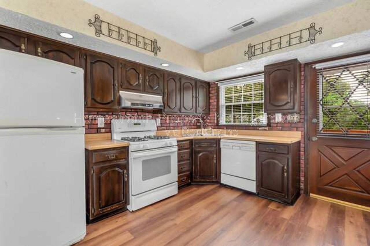 10527 Prestwick Dr - Photo 2 of 21