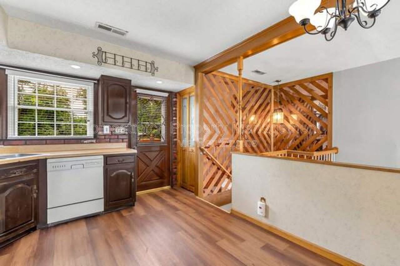 10527 Prestwick Dr - Photo 4 of 21