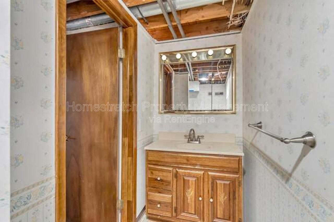 10527 Prestwick Dr - Photo 5 of 21