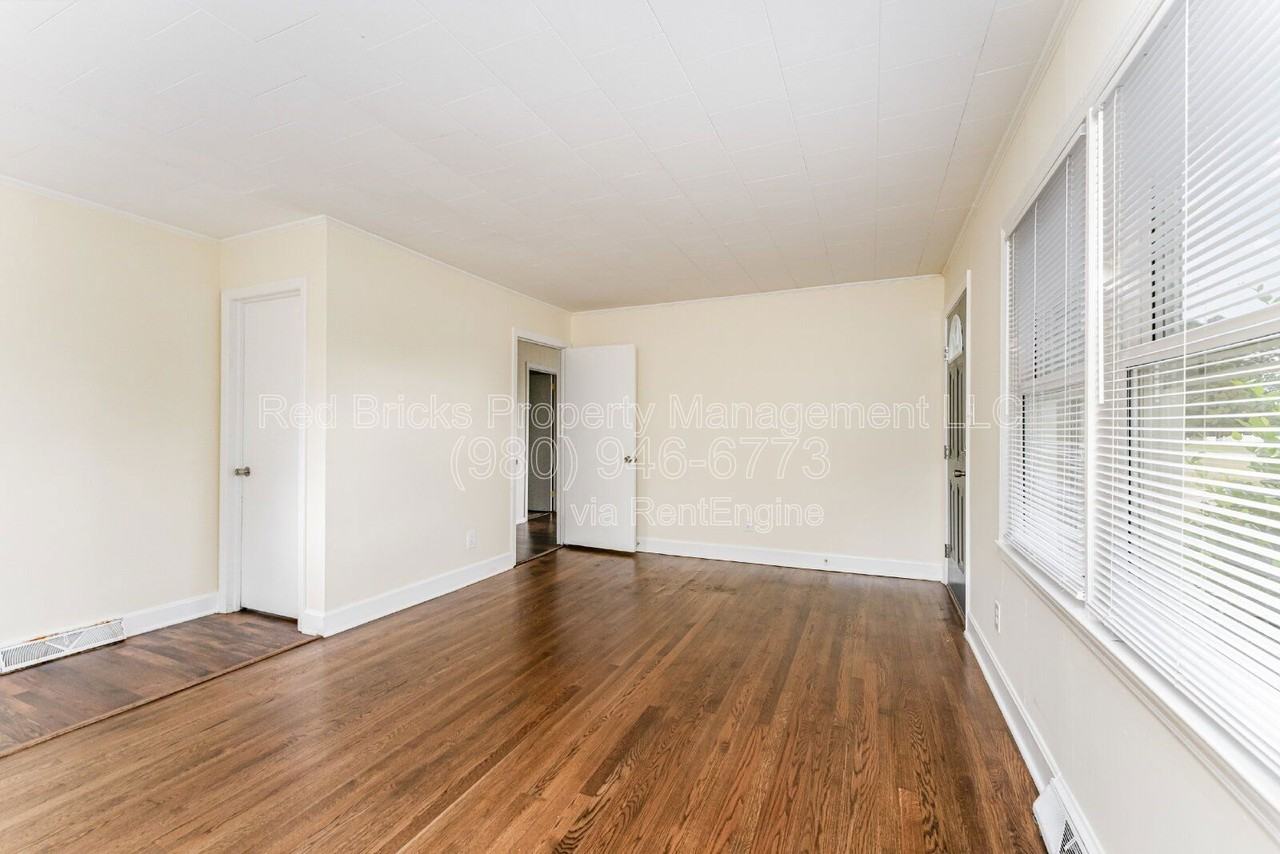 14013 Eastfield Rd - Photo 6 of 22