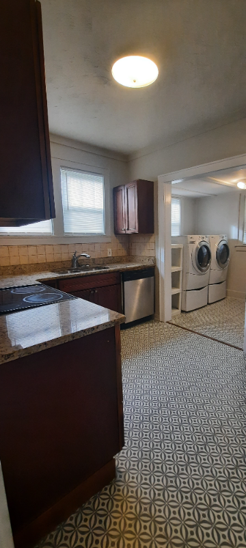 636 Benton Ave - Photo 4 of 34