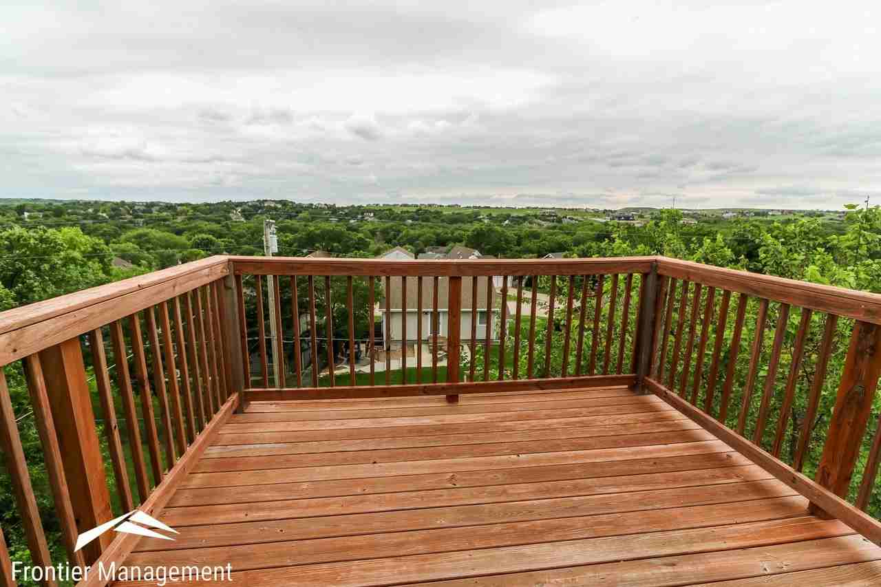 1923 Crescent Dr - Photo 2 of 8