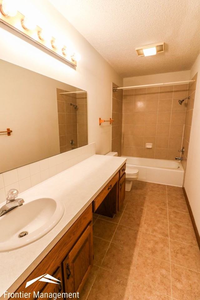 1923 Crescent Dr - Photo 6 of 8