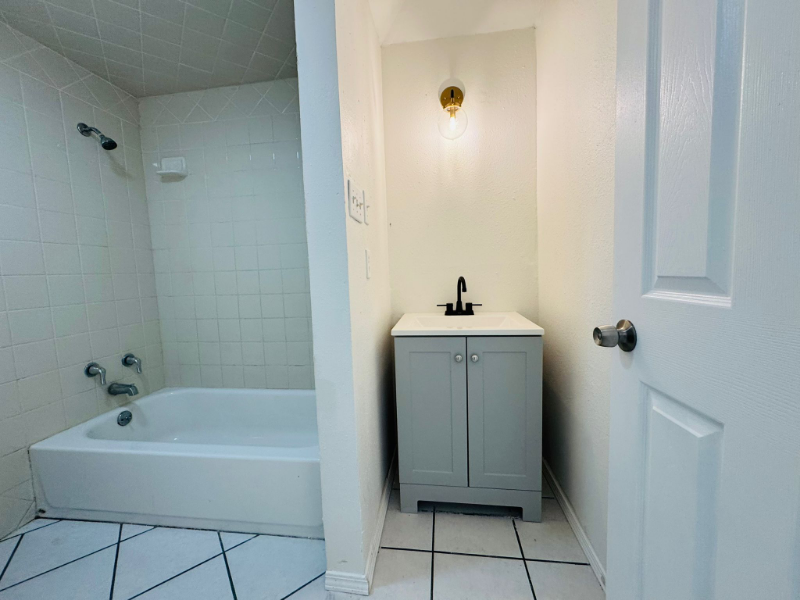 1703 North Magdalen Street - Photo 2 of 8