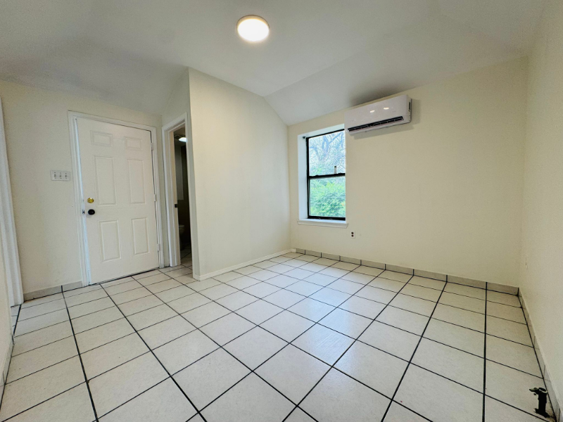 1703 North Magdalen Street - Photo 3 of 8