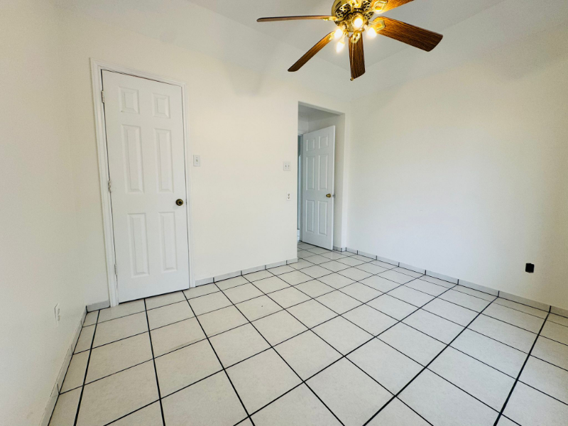 1703 North Magdalen Street - Photo 7 of 8