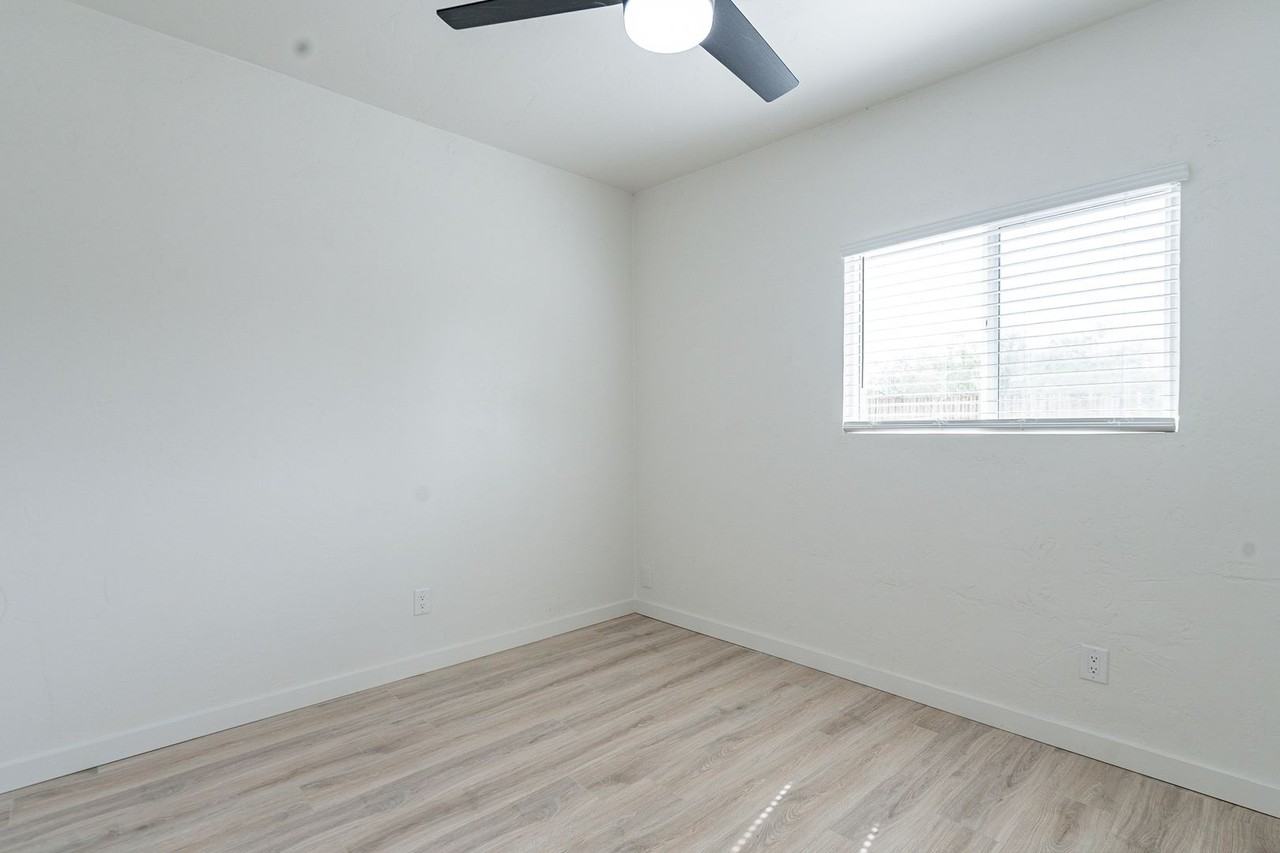 1601-1605 E. 9th St. ( 1601, 1603, 1605, 1605-A ) - Photo 6 of 11