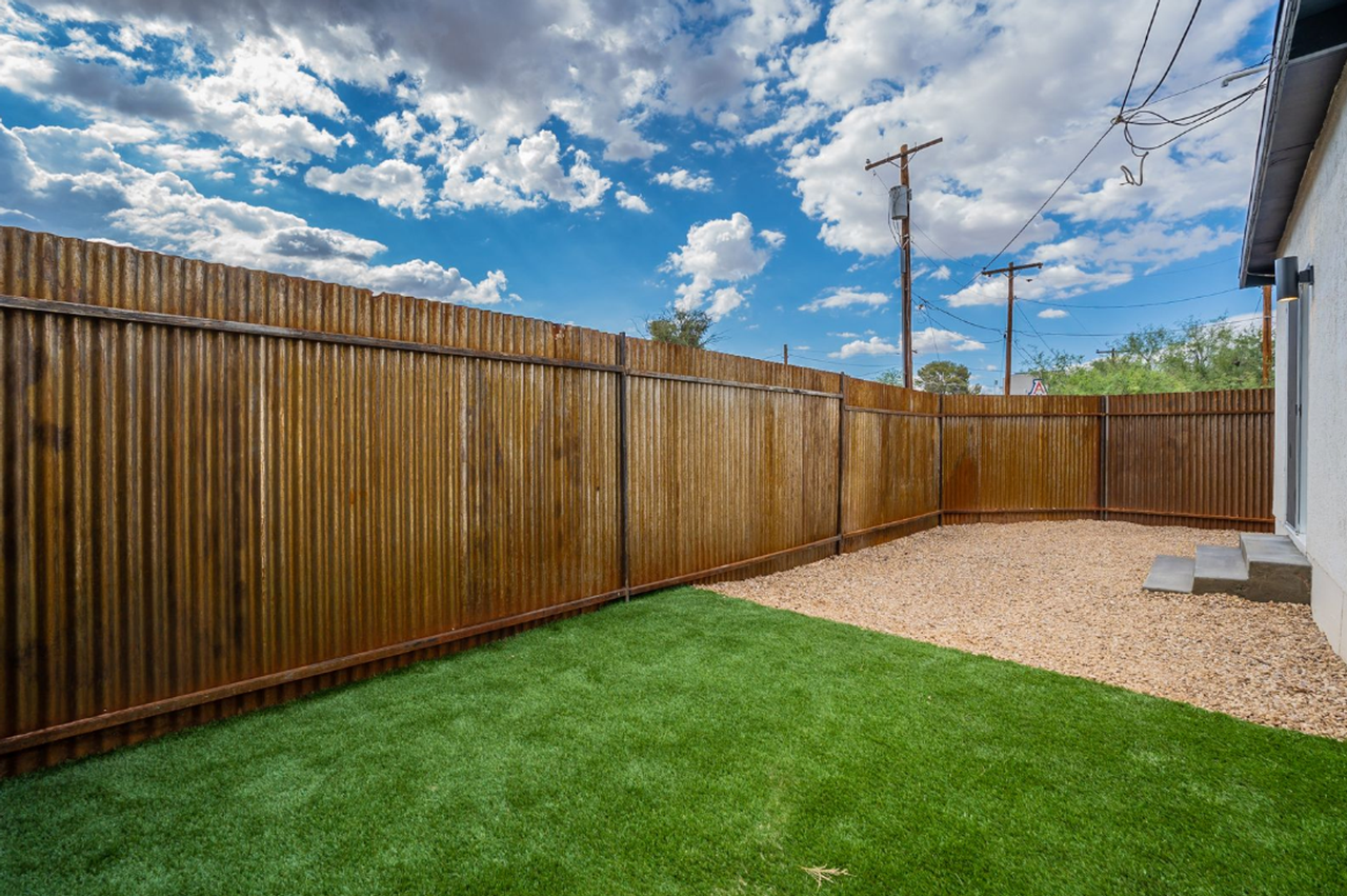 1601-1605 E. 9th St. ( 1601, 1603, 1605, 1605-A ) - Photo 4 of 11