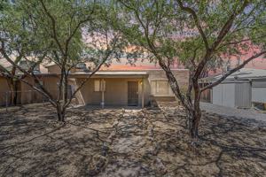 featured image of 1439 E Elm St