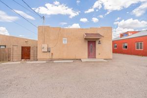 featured image of 1428 E Elm St