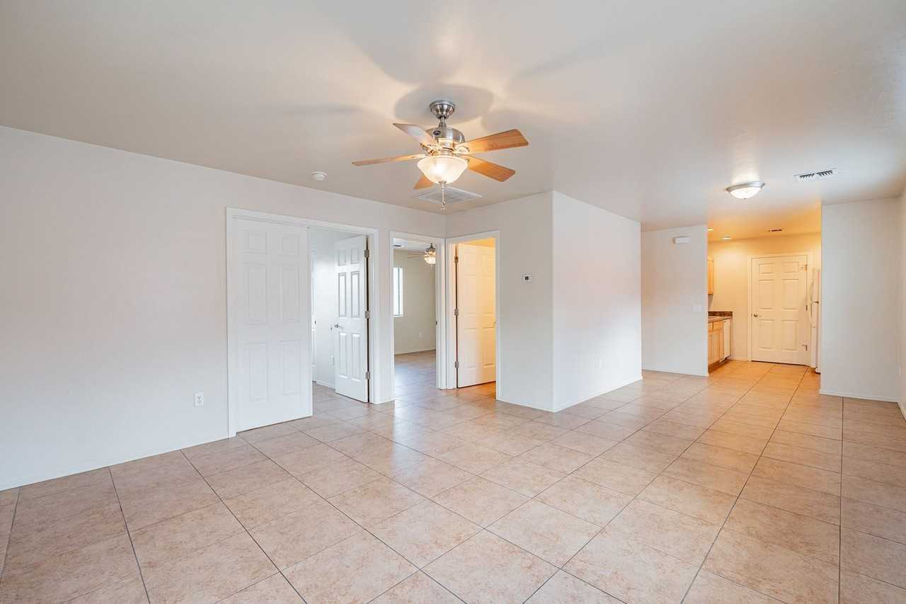 1428 E. Elm St. - Photo 4 of 50