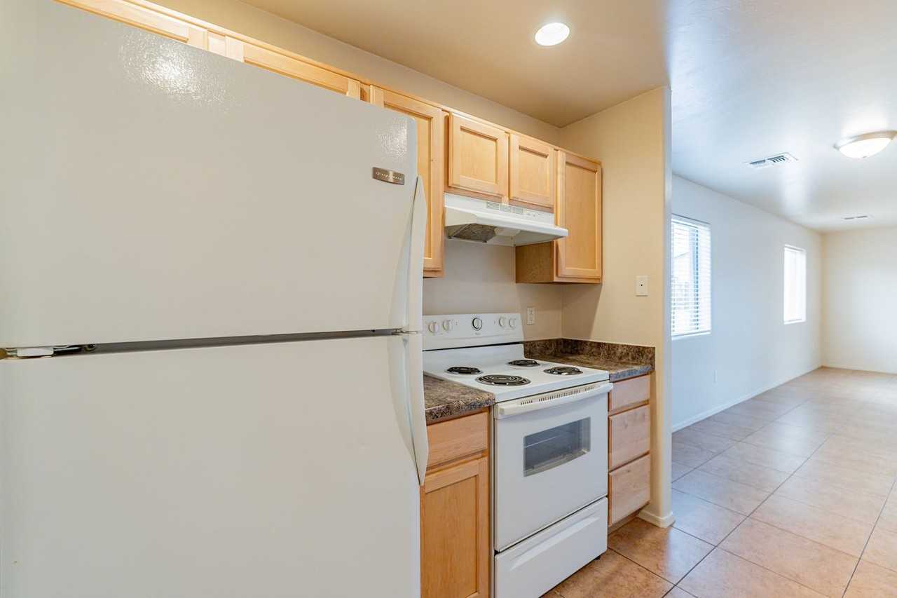 1428 E. Elm St. - Photo 5 of 50