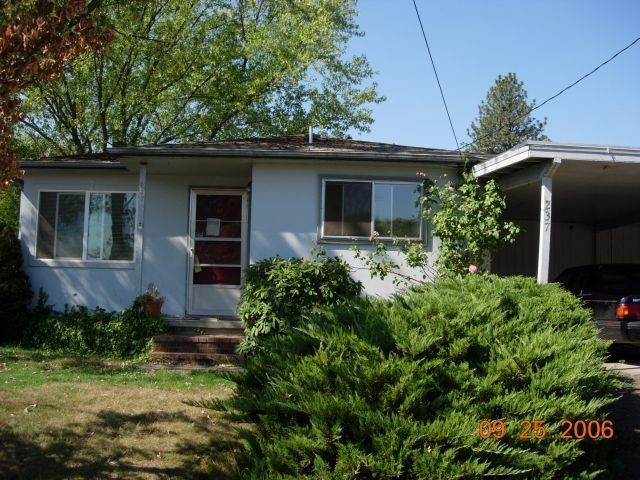 237 North Comstock Road - Photo 2 of 11