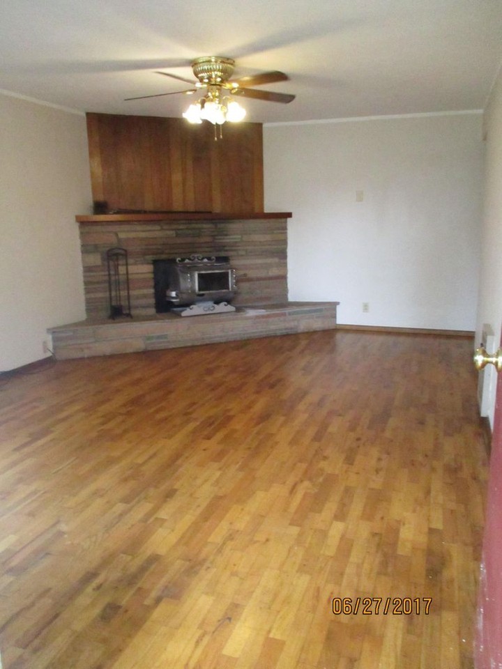 237 North Comstock Road - Photo 3 of 11