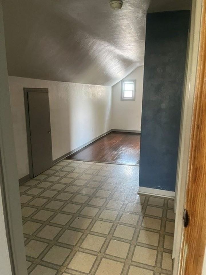 1281 Highway 99 N - Photo 5 of 20