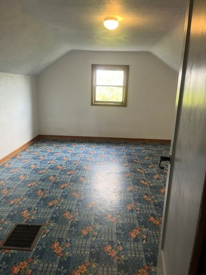 1281 Highway 99 N - Photo 6 of 20