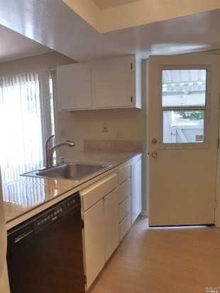 31 Belvedere Ct - Photo 3 of 13