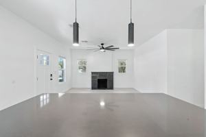 featured image of 840 E 6th St