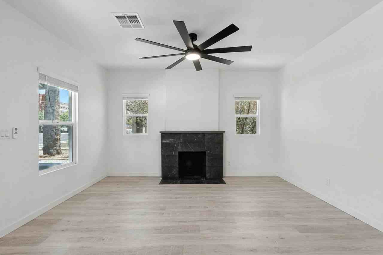 840 E 6th St - Photo 2 of 30