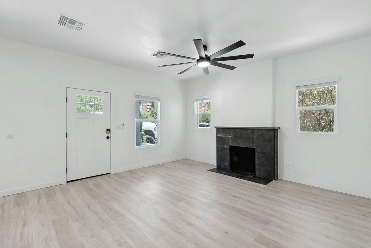 840 E 6th St - Photo 4 of 30