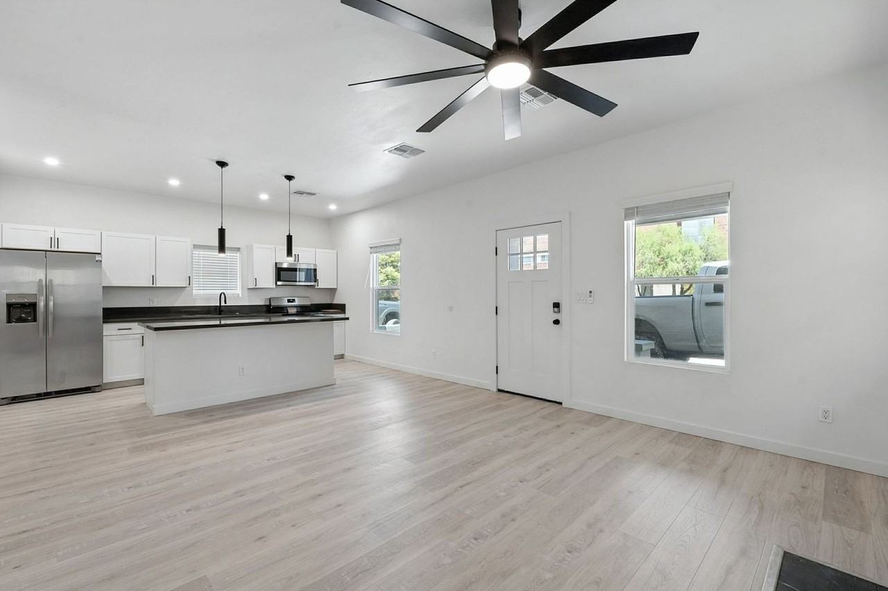 840 E 6th St - Photo 5 of 30