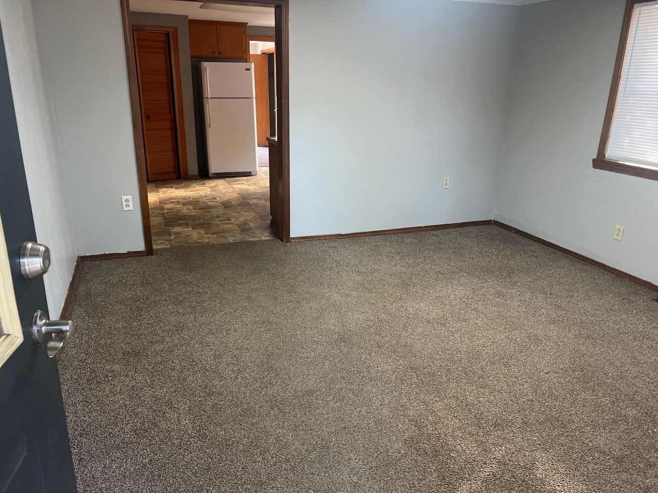 505 W South St - Photo 2 of 13