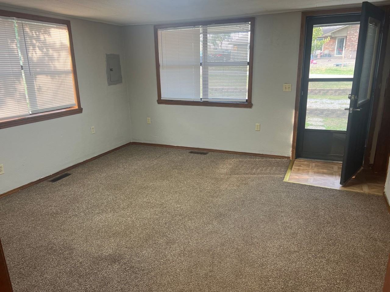 505 W South St - Photo 3 of 13