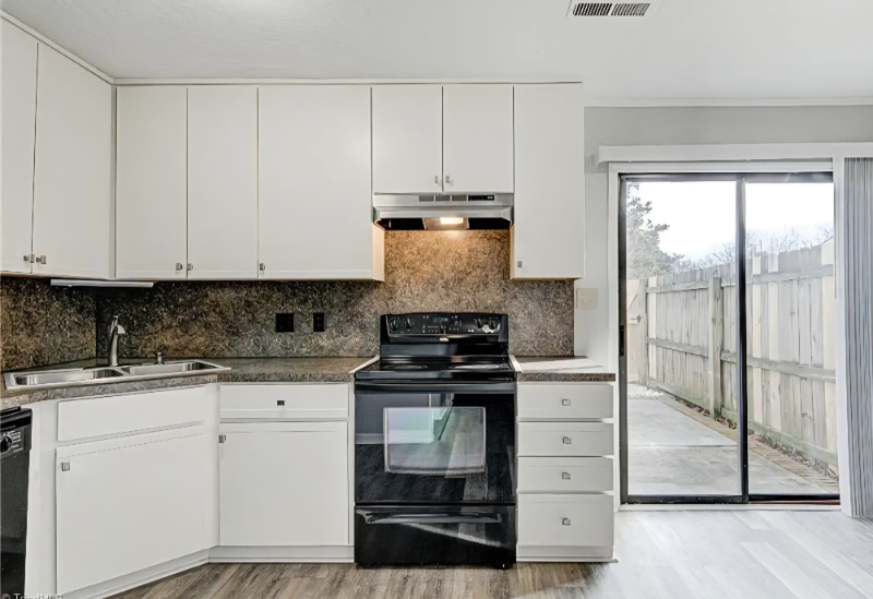 561 Brookside Ct - Photo 7 of 15