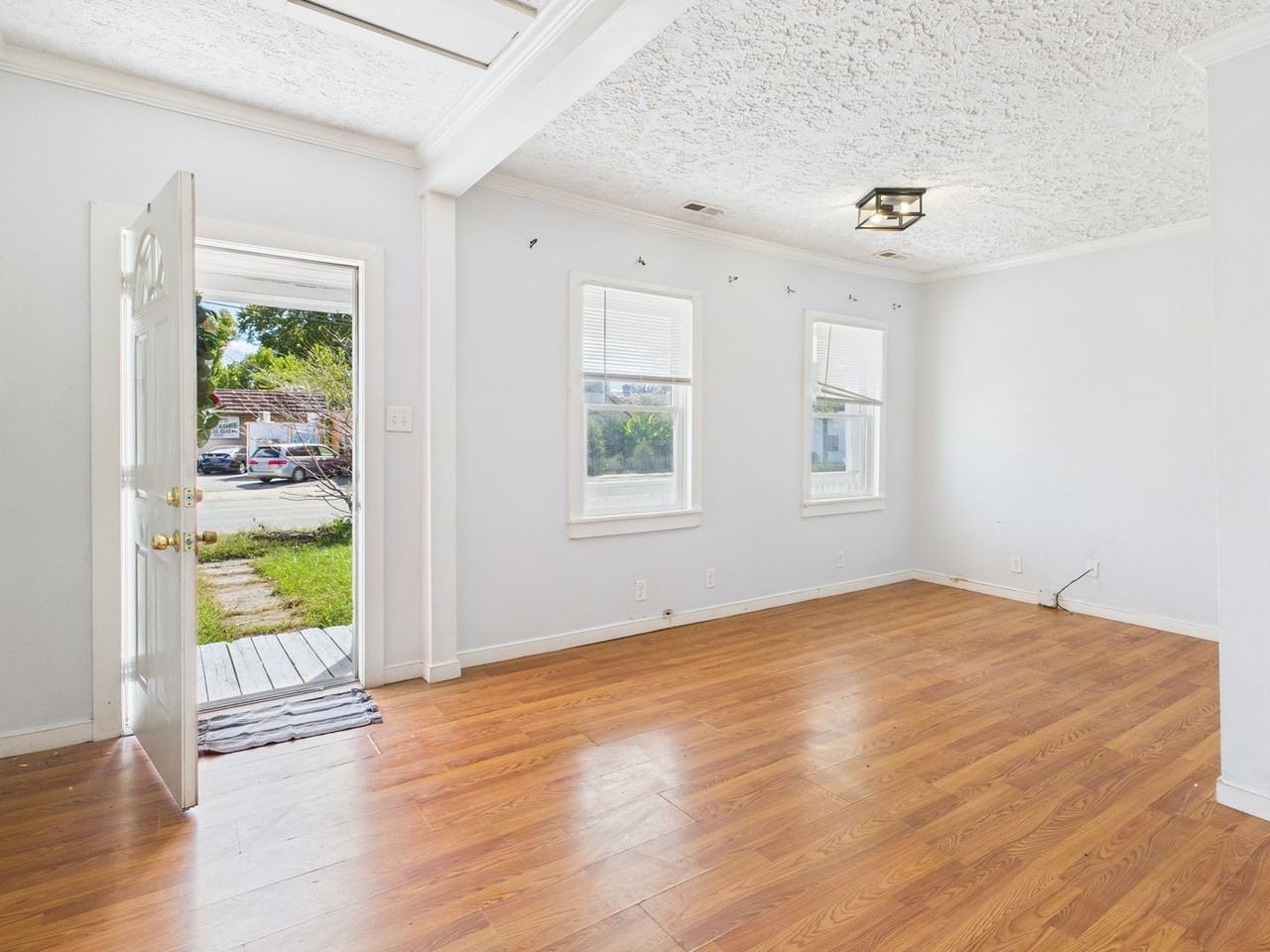 3205 Hull St - Photo 3 of 30