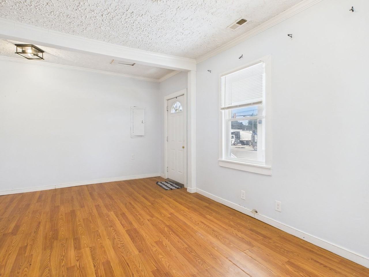 3205 Hull St - Photo 5 of 30