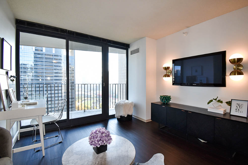 246 N Columbus Dr - Photo 3 of 20