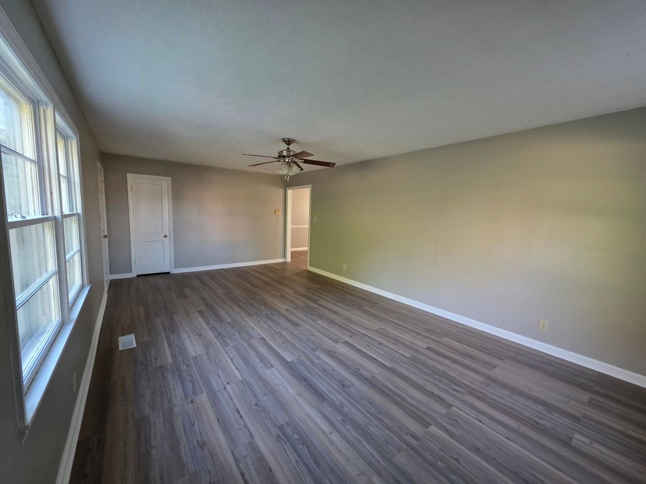 1405 Shawnee Dr - Photo 3 of 15